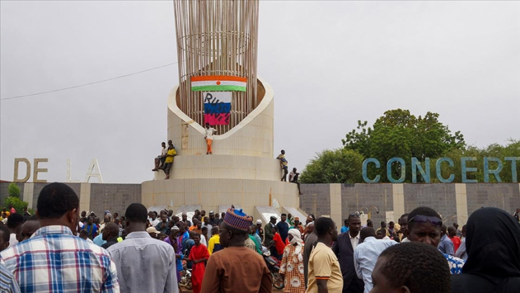 Göstericilerin hedefinde Fransa'nın Niamey Büyükelçiliği vardı. Fotoğraf: AA